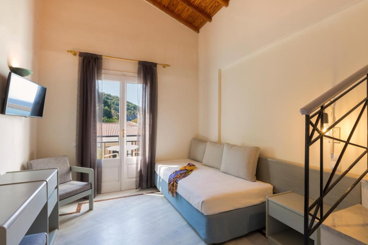 Samaina Port Hotel Karlovassi Extérieur photo