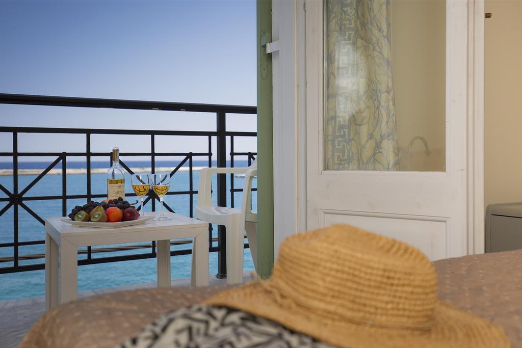 Samaina Port Hotel Karlovassi Extérieur photo